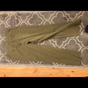 Ann Taylor Loft Green crop pants size 2